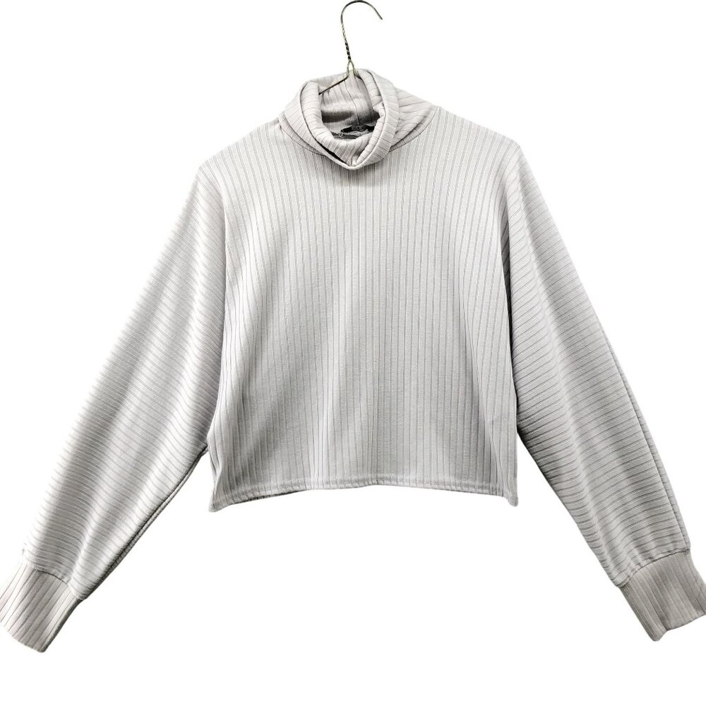Boohoo Cropped Turtleneck Shirt Womens Size 6 (M) Ribbed Light Gray Relaxed